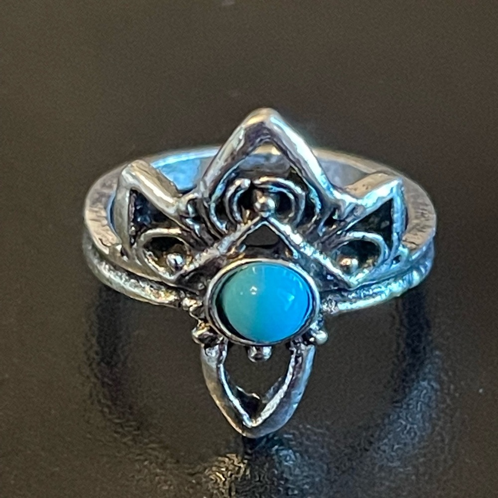 Vintage turquoise stone silver plated ring size 4.5